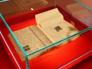6 Lessons to Learn from The Diary of Anne Frank