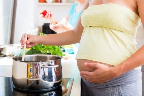 Elintarviketurvallisuuden merkitys korostuu raskauden aikana.
