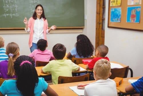 A teacher teaching students.