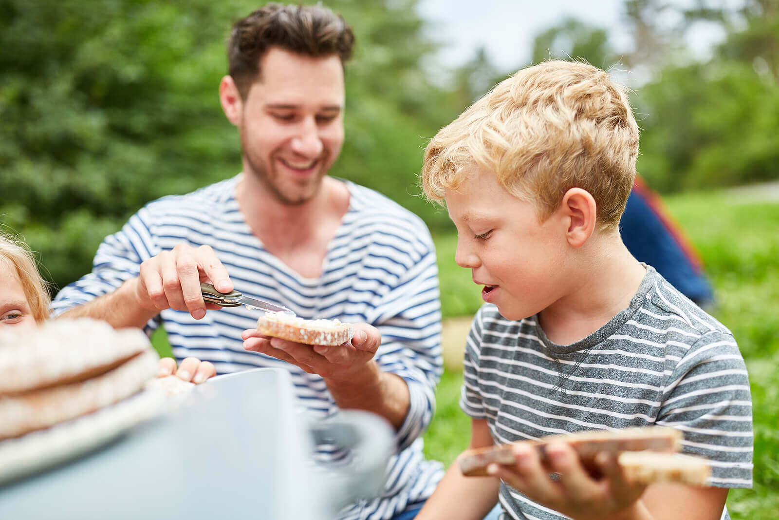 What to Bring Along to Eat on a Family Picnic