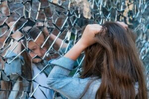 Childhood Schizophrenia: Symptoms, Causes and Treatment