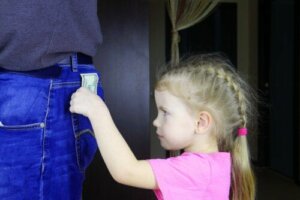 Antisocial Conduct Disorder: Symptoms, Causes and Treatment