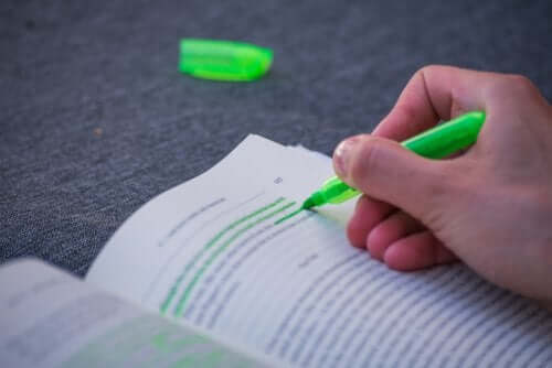 Using Highlighters to Study More Effectively