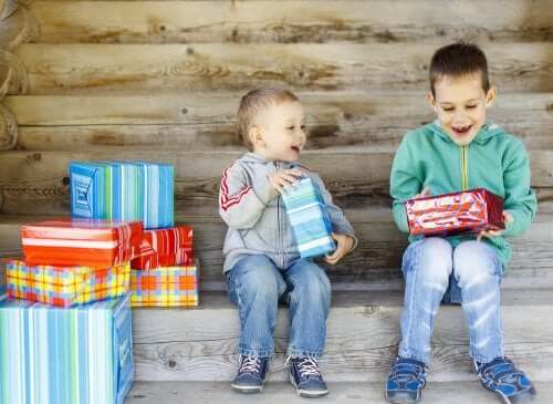 Giving Solidarity Toys and Teaching Values to Children
