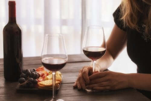 Verantwortungsvoller Alkoholkonsum während der Feiertage - 2 Gläser Wein