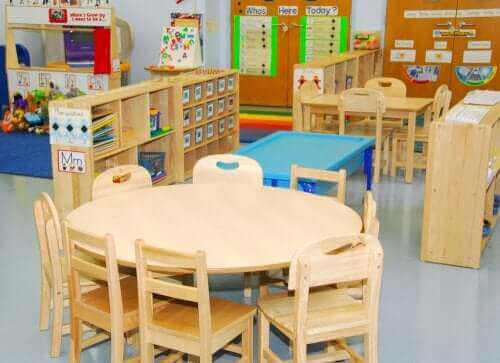 A preschool classroom without students.