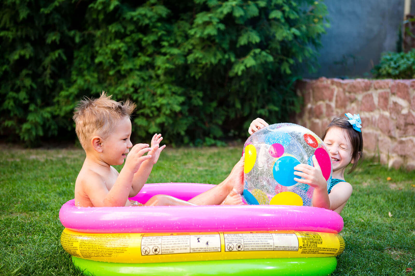 8 Benefits of Playing with Water for Children