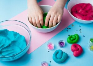 Recipes to Make Playdough at Home
