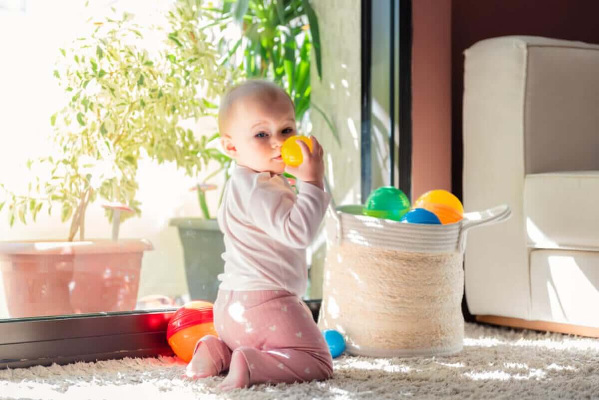 The Treasure Basket: a Game to Stimulate Your Baby
