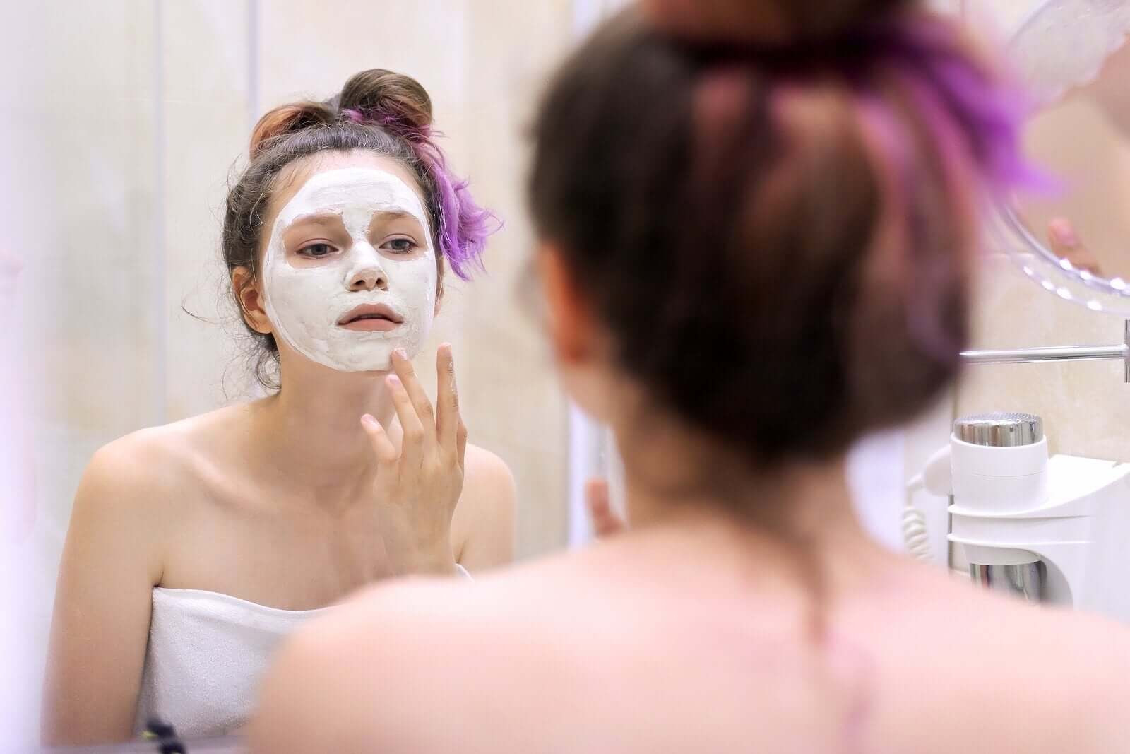 Teenagers and Makeup: 10 Skincare Tips