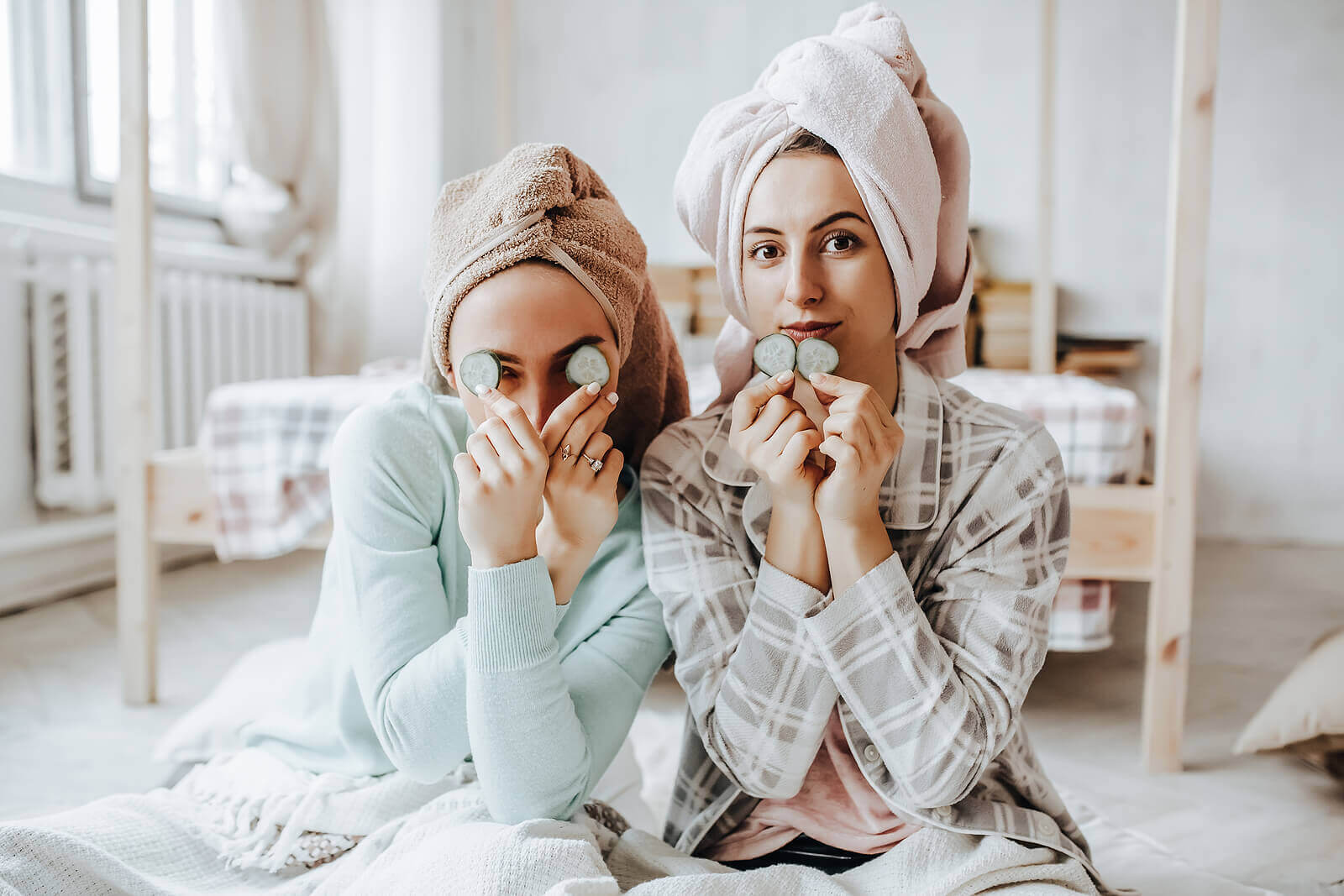 Teenagers and Makeup: 10 Skincare Tips