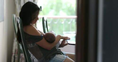 What Should Moms Eat While Breastfeeding?