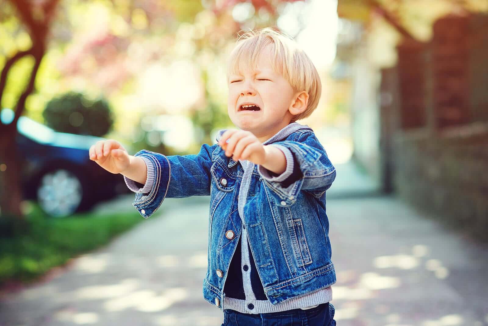 4 Tips to Stop Your Child from Screaming in Public