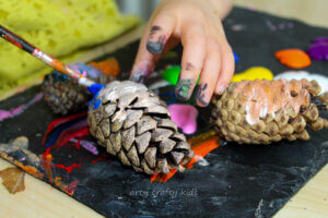 5 Crafts with Pine Cones