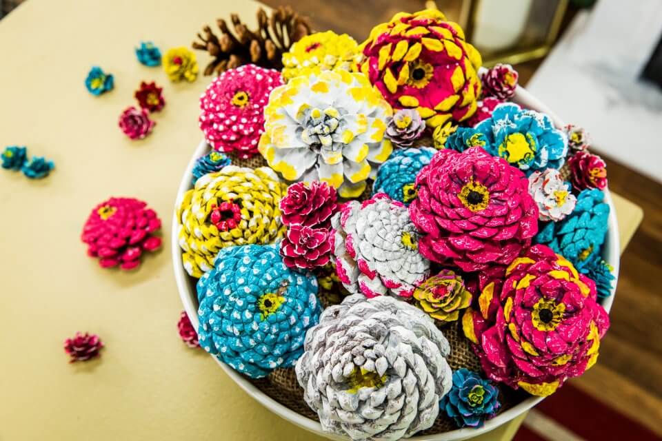 5 Crafts with Pine Cones