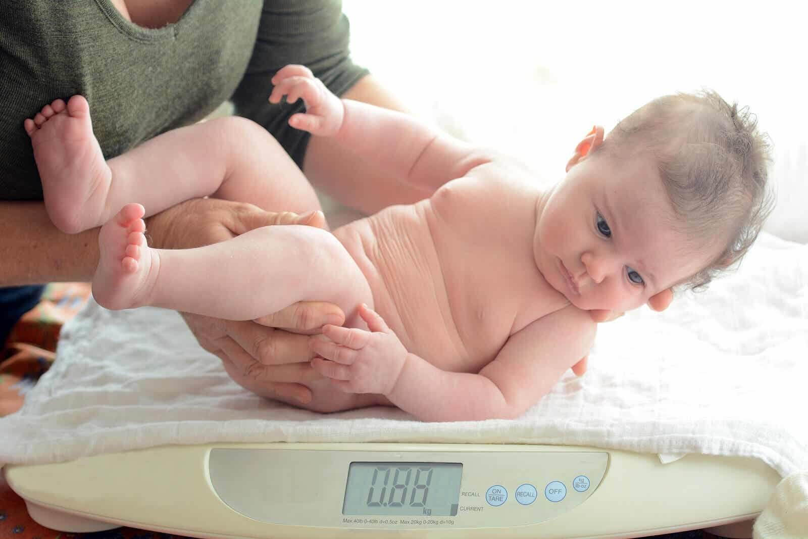 Baby at the pediatrician to check its body mass index.