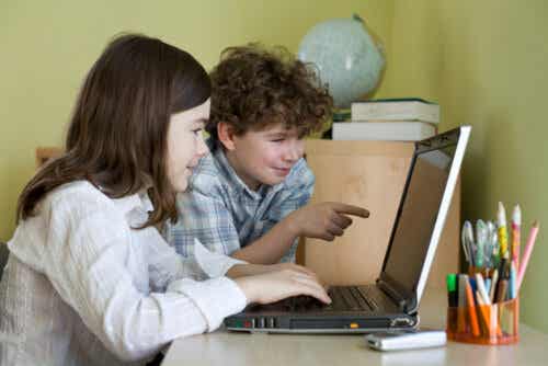 9 tips om kinderen te helpen leren typen