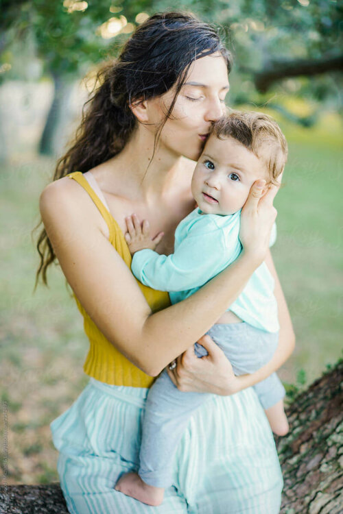 Hugging your Baby: Effects on a Mother’s Brain