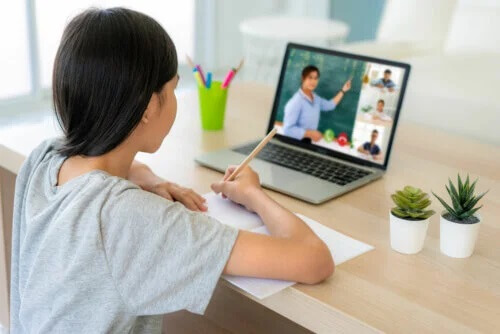 How to Help Children Concentrate in Online Classes