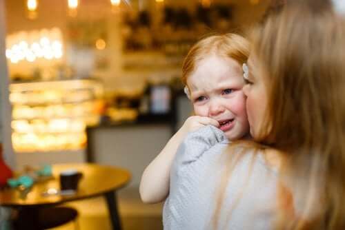 4 Phrases That Comfort Children When They Cry