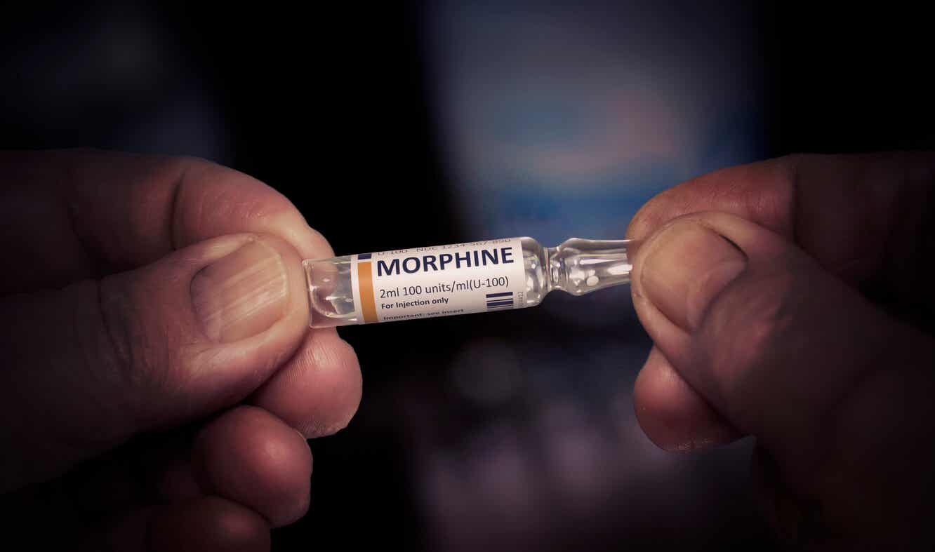 Morfine om pijn te verlichten.
