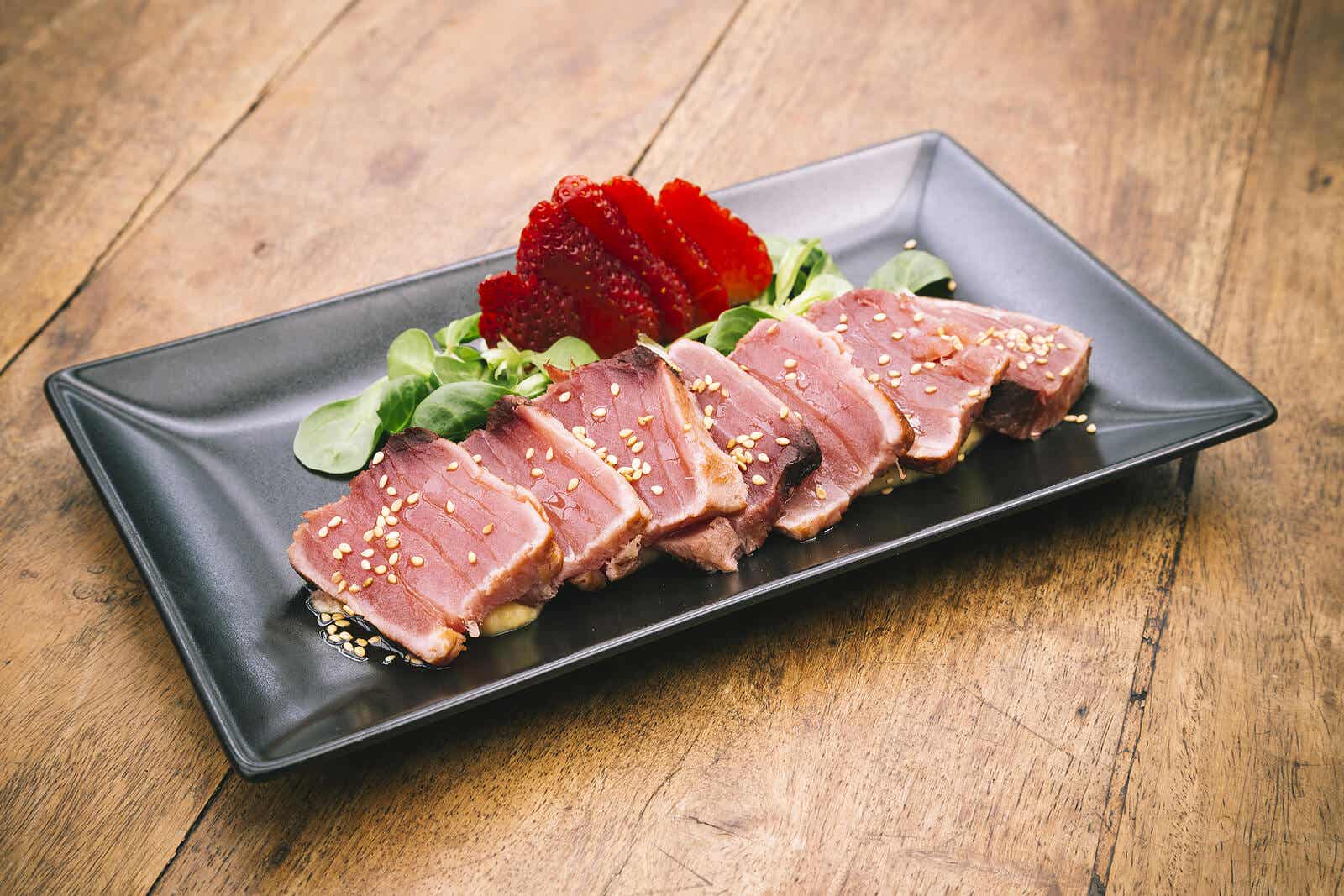 A tray of seared tuna.