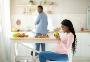 Dieting While Pregnant: Is It Safe?