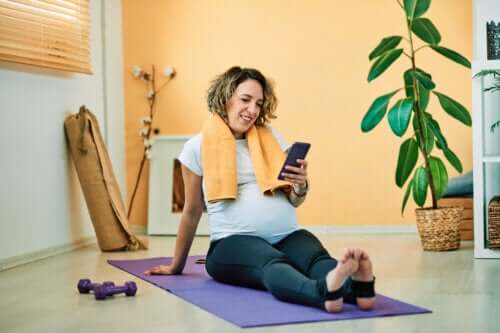 5 Exercise Apps to Stay in Shape During Pregnancy