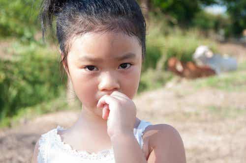 Paradoxical intention: girl biting her nails.