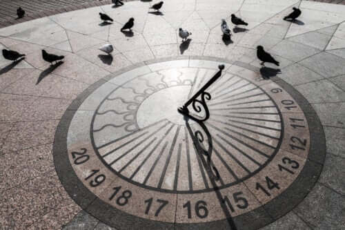How to Make a Homemade Sundial
