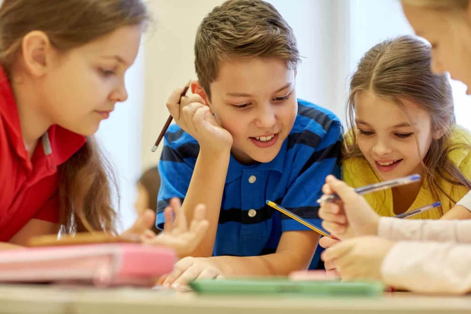 students using the jigsaw technique