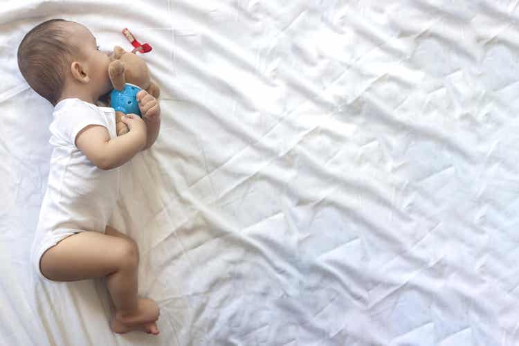 Hoe en wanneer verhuis je je baby naar zijn eigen kamer