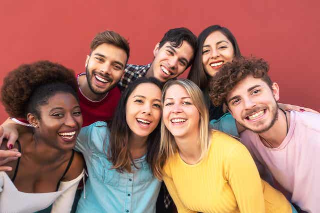 A group of teenagers smiling.