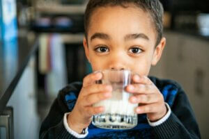 How Much Milk Should Children Drink According to Their Age?