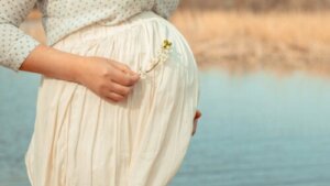 Elegant and Stylish Maternity Outfits