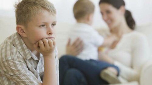 Parenting Mistakes that Cause Jealousy Between Siblings