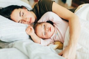 How to Transition from Co-Sleeping to a Bed