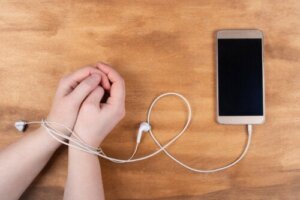 How Do I Know If My Child Is Addicted to Their Cell Phone