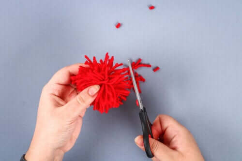 5 Crafts to Make with Yarn Pom-Poms