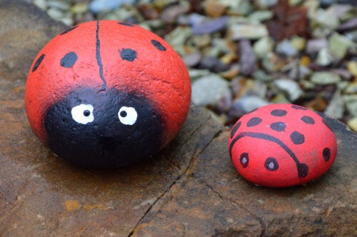 5 Crafts With Painted Stones