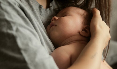 Confirmed by Science: Hugs from Parents Are the Best Relaxant for Babies