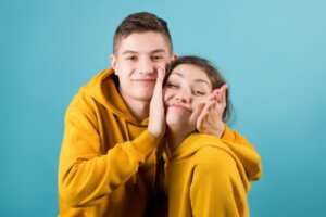 54 Phrases to Dedicate to Siblings