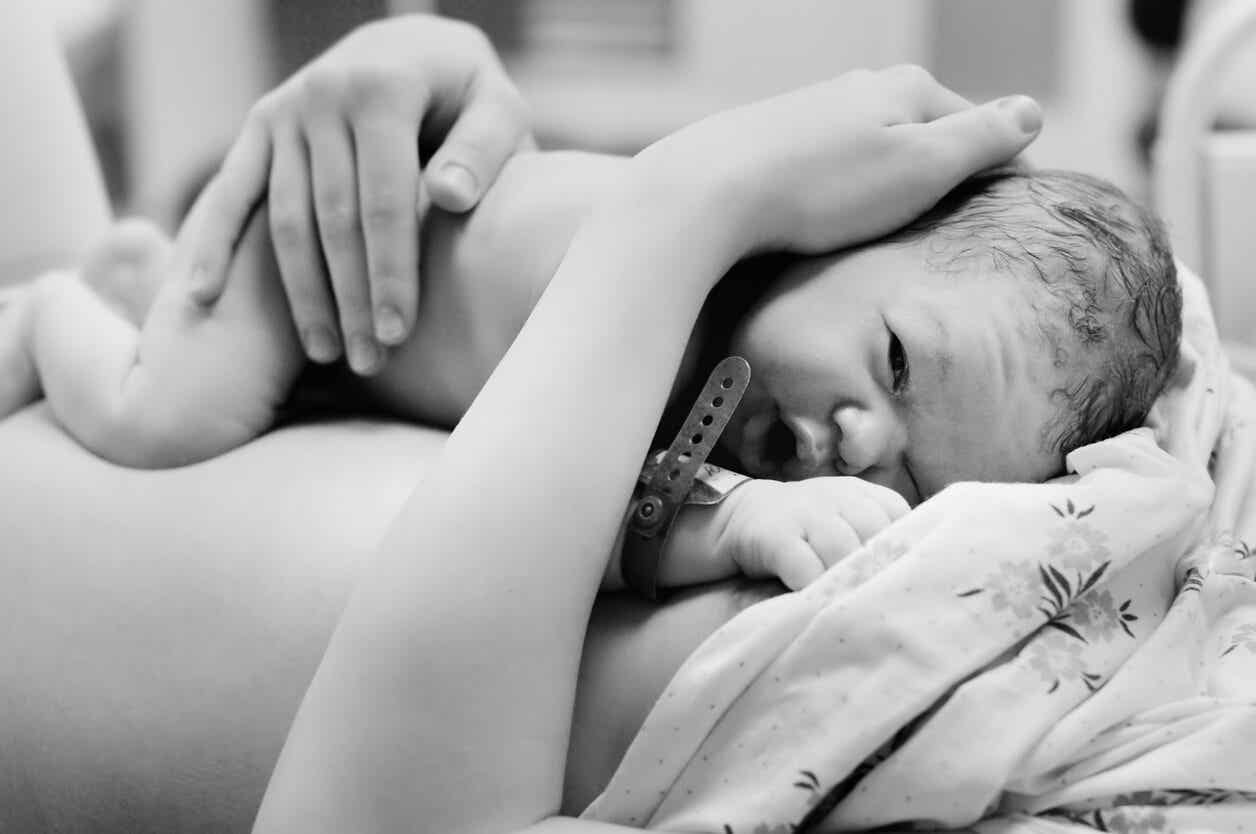 Bevestigd door de wetenschap: knuffels van ouders zijn het beste ontspanningsmiddel voor baby's