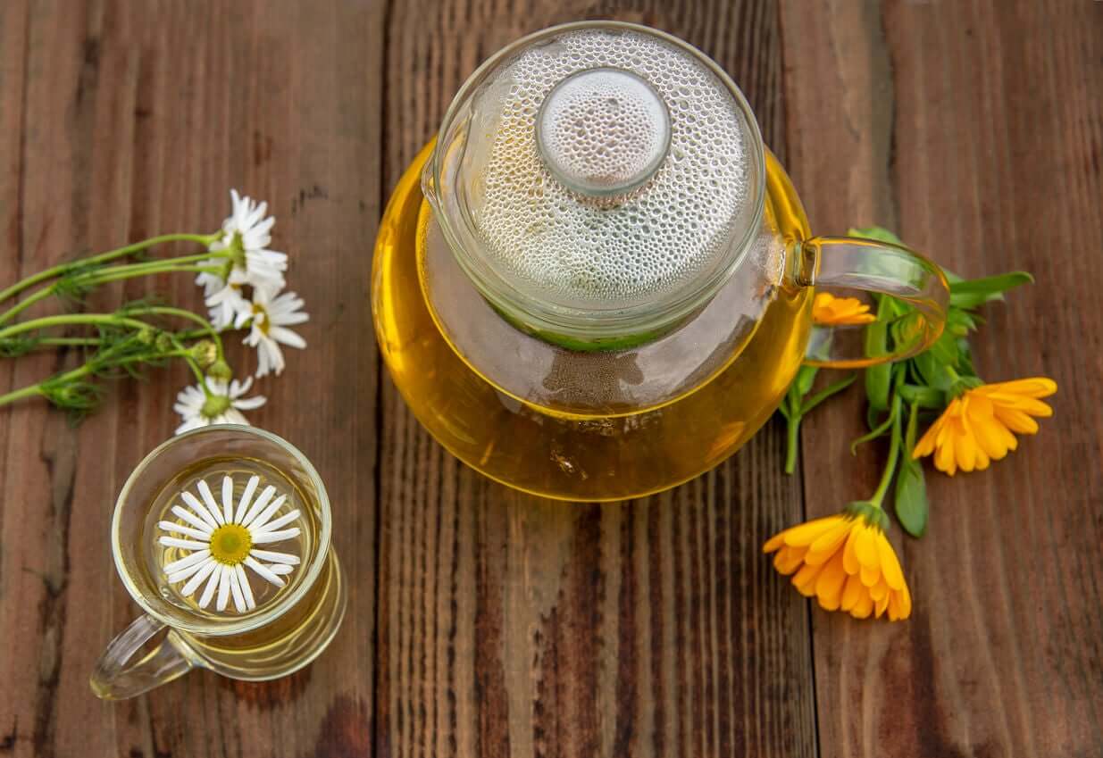 Chamomile flowers and chamomile tea.