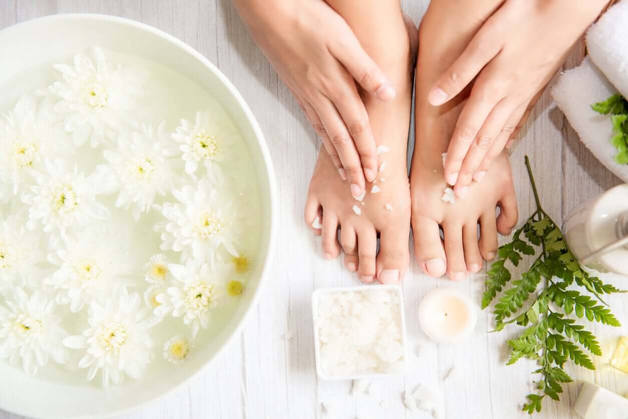 A woman soaking her feet.