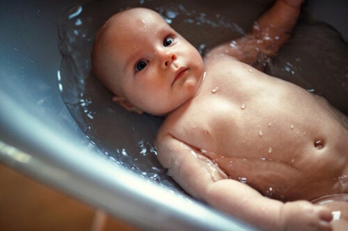 Can You Bathe a Baby After Eating?