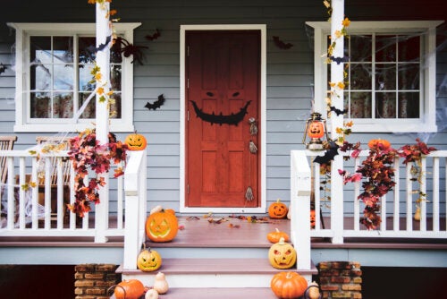 4 Ideas to Decorate Doors on Halloween