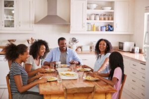 Science Tells You Why Family Dining Is Important