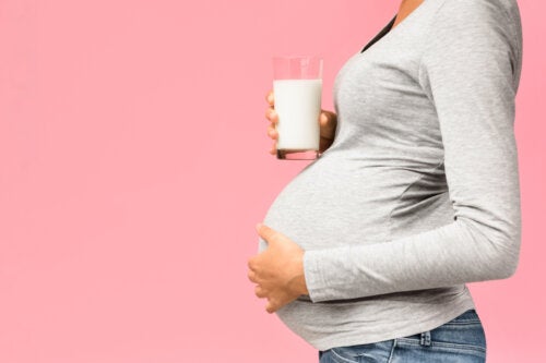 Why Do Pregnant Women Need to Drink Milk?