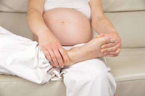 10 Home Remedies to Relieve Leg Swelling in Pregnancy